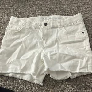 Cat and Jack super stretch white jean shorts size L